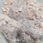 日本橋 長門 - わらび粉 久壽もちを取り分けた