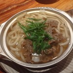 笠組 - 名物鍋焼きうどん880円、また甘ーいつゆかと思いきや出汁が効いてて美味しかった。