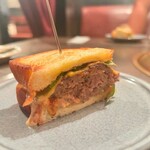 焼肉GROW - GROW名物 黒毛和牛デニッシュバーガー