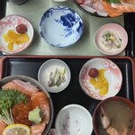えび・かにの蔵 - 極スペシャル丼5,500 サーモンいくら丼3,300