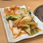 炭焼 金竜山 - キムチ盛り合わせ