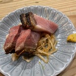 食堂 おがわ - “鰤のタタキ”。軽く塩、細ーい玉葱に辛子と共に。この鰤、完全にちょっと他では味わえない…。