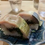 食堂 おがわ - “鯖寿司”。緑青の酢で締めた朧昆布。さすが…、凄い！