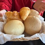 山本小屋 ふる里館 - 焼きたて3種類のパンたち