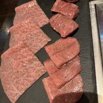 焼肉うしごろ - 究極の黒タン、厚切りハラミ、厳選赤身