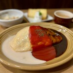 エッグボード - 料理写真:三色ソースのしあわせオムライス