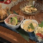 肴鶏魚 Miiima - あての盛り合わせ3種（1種サービス） 780円