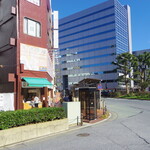 つるや製菓 - 平塚駅を出てすぐ