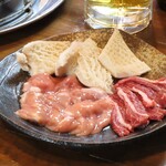 炭火焼きホルモン にく月 - 