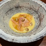 luogo - 群馬 麦豚 鹿児島 安納芋
      
      トロリとした安納芋のポタージュに薄く切った生ハムと胡桃が乗っている。あまじょっぱさが心地いい。