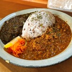 スパイスカレーandカフェ チカク - 黒胡麻チキンカレー