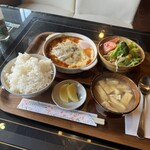 レスト喫茶　エスカルゴ - チーズハンバーグランチ