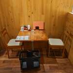 とんかつとカフェあら珠 - 小さめのテ－ブル席