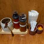とんかつとカフェあら珠 - 卓上調味料など