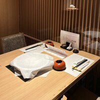 美々卯 本町店 - テーブル席へ