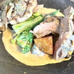 洋食屋 ポルコ - 中にはきのこと野菜がどっさり。