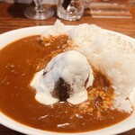 万平食堂 - 小ぶりだがジューシーで熱々なハンバーグ
さらに対してデカいスプーン
やや辛口でボリューミー
お腹いっぱい