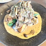 洋食屋 ポルコ - スペイン産イベリコ豚のグリル〜きのこクリームソース～