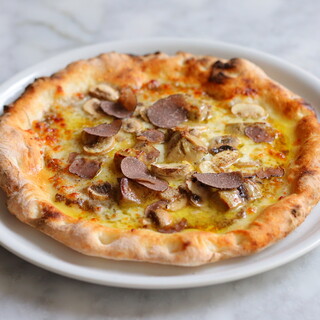 本場ナポリの窯で焼きあげるこだわりのPIZZAが大人気！
