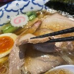 ヱビスヤ - このチャーシューの厚み　スモーキーで柔らかく最高です