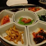 韓国料理 宮 - サムギョプサルコース：2500円：宮前菜盛り合わせ～豪華です♪