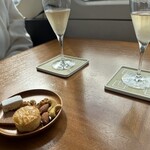 TRAIN SUITE 四季島 - ラウンジで頂くシャンパン