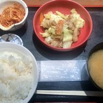 花水木 - 日替わりランチ（キャベツと豚肉の炒め物）¥600-