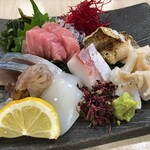 旬菜和味 - お造り盛り合わせ(かます、赤バイ貝、スギ、いか、〆さば、生キハダマグロ) ・あん肝天婦羅