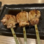 焼き鳥居酒屋とりとり - モモ串