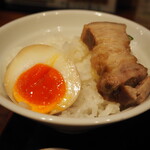 らーめん 賛平 - チャーシュー ＆ 蘭王 煮玉子 オンザライス