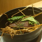 RISTORANTE IL NODO - 鹿ロースが焼き上がった状態でのプレゼンテーション