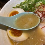 布施 細見商店 - 金の麦味噌ラーメン（スープ）