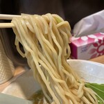 布施 細見商店 - 金の麦味噌ラーメン（麺）