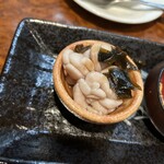 酒場わたなべ - 前菜の中の優勝白子さん。めっちゃ美味しかった！家でも白子ポン酢生から作るけど、やっぱ段違いですねー。もう濃厚そのもの！上に乗せた昆布の佃煮があっさりなのが分かってるねー！ってなる◎