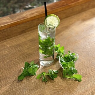 自社ハーブ農園ならではのモヒート！