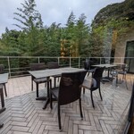 ル・ミリュウ - この日は小雨が降っていましたが、晴れていればテラス席も気持ち良さそうです。