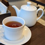 ル・ミリュウ - 一杯目はコーヒー、二杯目はアールグレイ、ツレはその逆にしました。