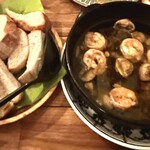 バル ボウダ - アヒージョ♥バケットの量の気前の良さったら！パスタが無ければ全て食べれたんだけどなー♡