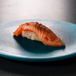 SUSHIROKU - 炙りサーモン