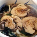 ヨコクラうどん - 蕎麦とうどんのミックス 鶏チャー葱炙油温