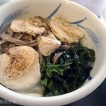ヨコクラうどん - 蕎麦とうどんのミックス 鶏チャー葱炙油温