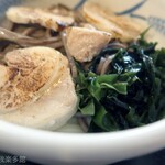 ヨコクラうどん - 蕎麦とうどんのミックス 鶏チャー葱炙油温