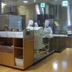 広島アンデルセン - たくさんの方がパンを作っておられました。