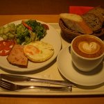 広島アンデルセン - ソーセージエッグプレートセット(８１９円）