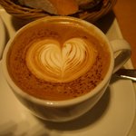 広島アンデルセン - セットのコーヒー（カプチーノ）。会計時にメニューと併せて数種のドリンクから選べます。