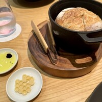 ラ・グランド・メゾンTOKYO - パン　オリーブオイル・蜂蜜バター