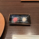 ワインと天ぷら マエヤシキ - 天ぷら用の薬味(ワイン塩、トリュフ塩)