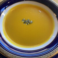 万平ホテル メインダイニングルーム - かぼちゃのポタージュスープ