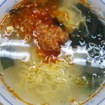 中華料理 三竜 - あっさり清湯スープに辛口挽肉をON