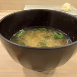 鮨辰巳 - お味噌汁・あさり入